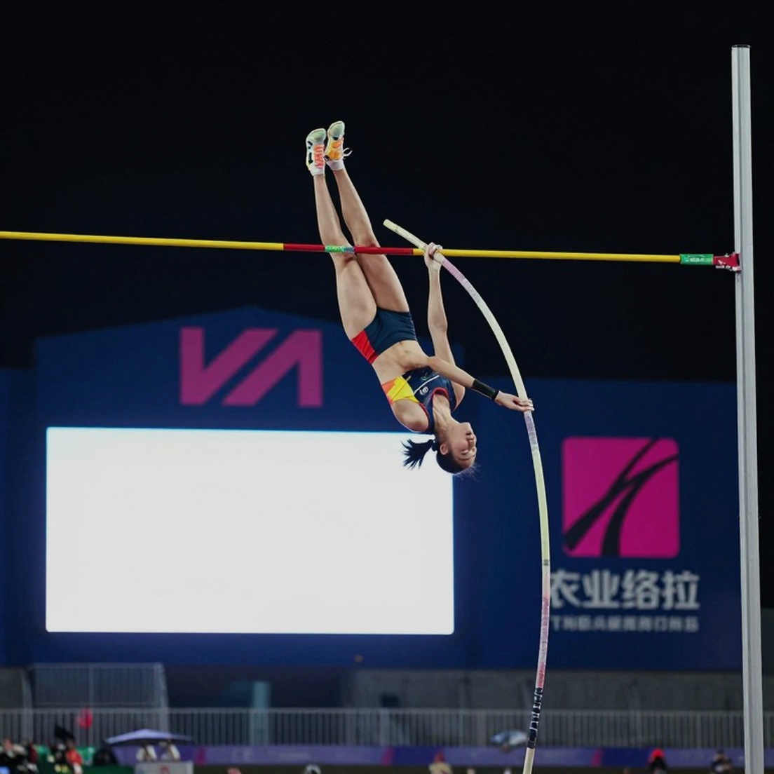 Asian Games 2026 ngày 6: Bahrain thắng 10.000m bằng chiến thuật đồng đội, Ấn Độ lần đầu có huy chương nhảy sào nữ