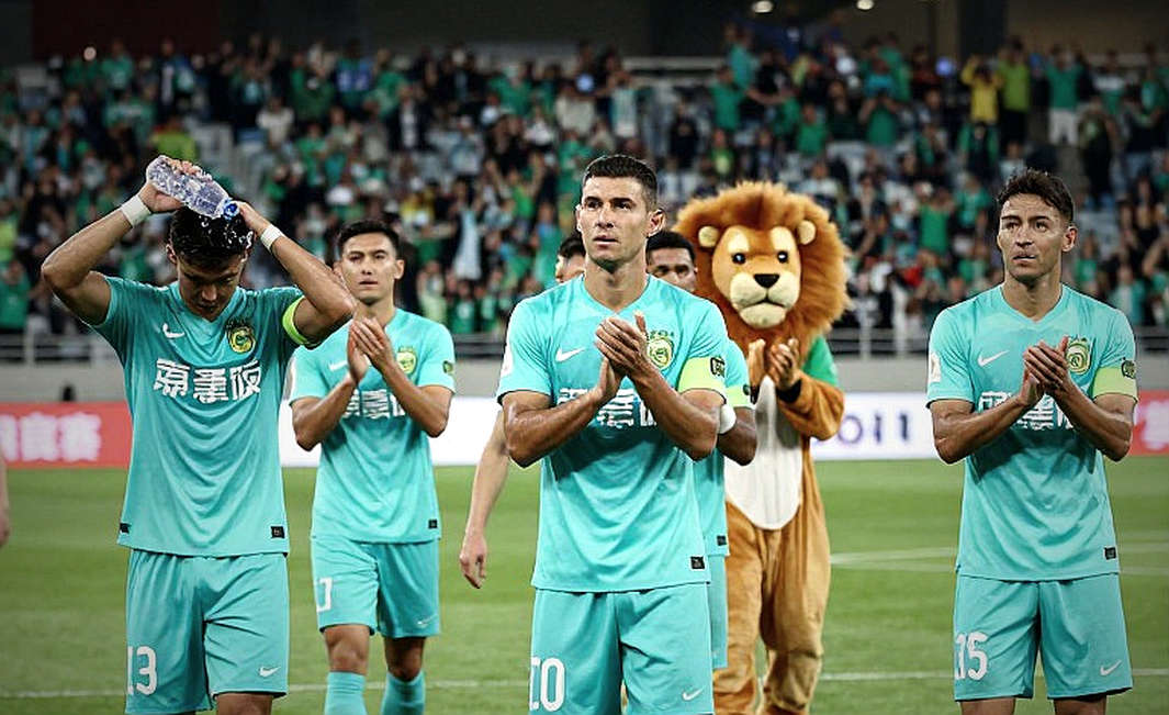 Erick Thohir và bài kiểm tra an toàn sau cái chết bên ngoài sân Pakansari
